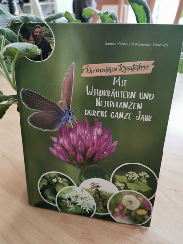 Mit wildkräutern und - mit,