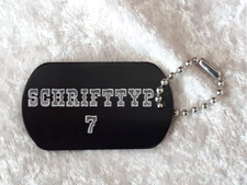 Schlüsselanhänger mit Wunsch-Text, 5 x 2,9cm, Aluminium schwarz eloxiert Gravur