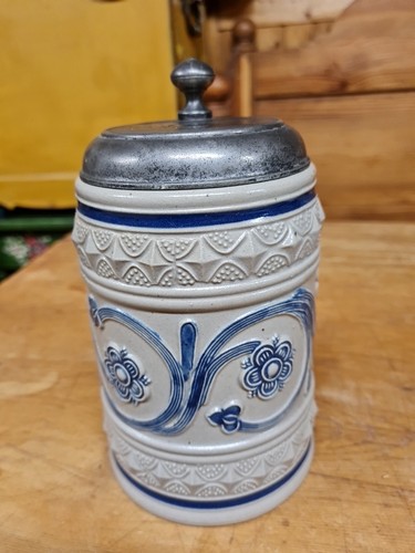 Bierkrug mit zinndeckel - bierkrug,