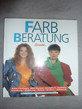 Buch Farbberatung von Freundin mit Farbtafeln