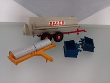 Britains Farmer 1:32 Bauer Fasswagen + 2 Heckmulden + Walze