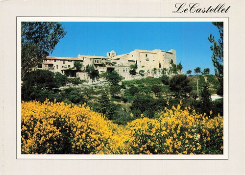 Castellet village fleuri - le,