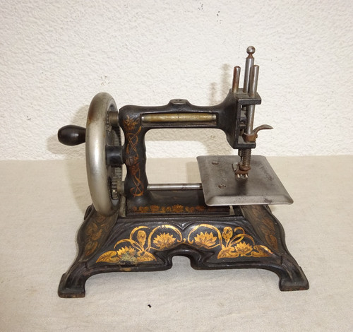 Alte nähmaschine - alte,