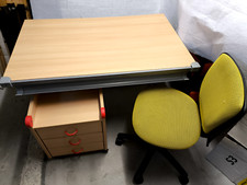 Schreibtisch höhenverstellbar mit Rollcontainer und Schreibtischstuhl
