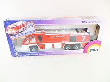 SIKU 3513 "FLUGFELDLOSCHFAHRZEUG BERLIN FLUGHAFEN FEUERWEHR" 1:55. MIB/BOXED.