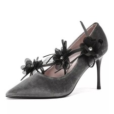Pumps Grau Frau Blumenmuster