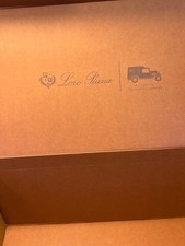 Loro Piana Geschenkkarton mit Schleife, Papier und  original Lieferkarton