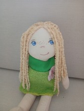 Haba Soft Stoff Puppe Mali Anziehpuppe 30cm Blond mit grünem Kleid und Blume