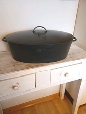 Oma's alter Bräter mit Deckel