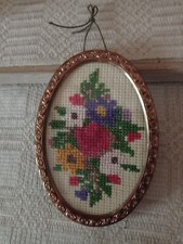 Altes kleines Stickbild Blumen