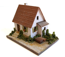 RS - Kleines Wohnhaus aus Holz