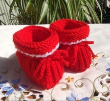 Babyschuhe gestrickt rot