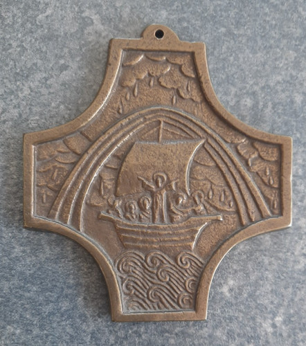 Kreuz aus bronze zur - kreuz,