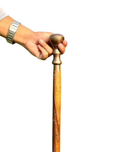 Gehstock aus geschnitztem