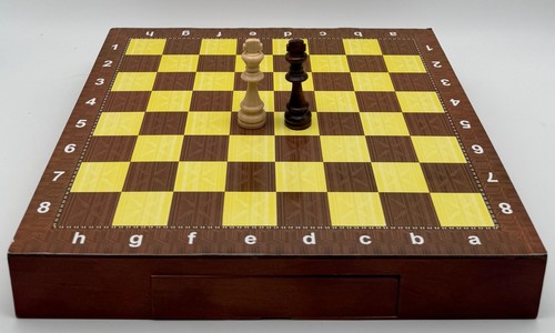 Schach schachbrett mit figuren - mit,