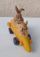 Dachbodenfund / Osterhasen im Möhrenauto / Kunstharz / Rarität