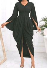 SHEIN Lady Einfarbiges, Plissiertes Kleid Mit Geteiltem Saum Und Cape-ärmeln...