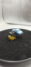 Stapler mit schrottauto - schrottauto, in