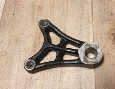 Suzuki GS 500 E GM51B Halter Bremssattel Bremszange Bremssattelträger hinten