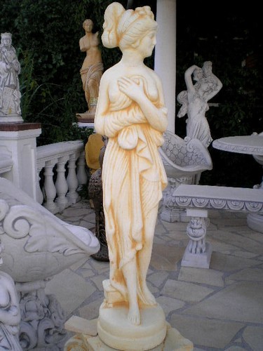 Gartenfiguren frau mit - "frau, tuch"