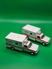 Greenlight Ambulance Bosten 2 Modelle