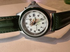 Greiner Ansitzuhr 1217 Waidmannsheil Jagduhr Hirschmotiv Quarz Edelstahl Grün