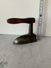  Kleines  Antikes Bügeleisen