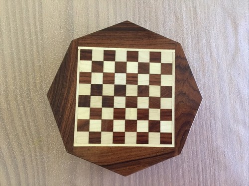 Schachspiel aus holz mit - aus,
