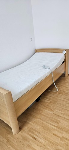 Seniorenbett mit elektrisch