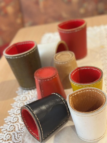 Knobelbecher würfelbecher - ,