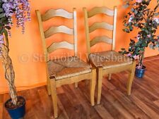 Zwei massive Esstisch-Stühle Sitzgelegenheiten aus Eiche Holz