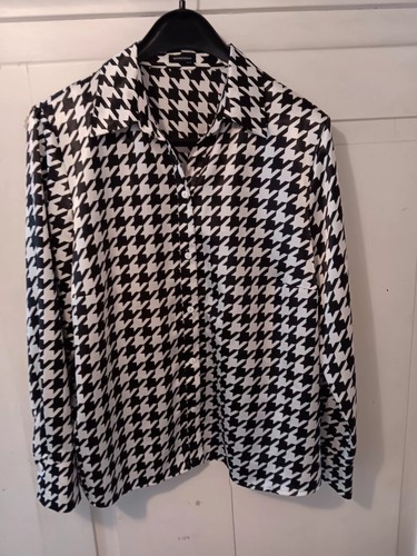 Edle bluse mit schwarz weißem - edle,