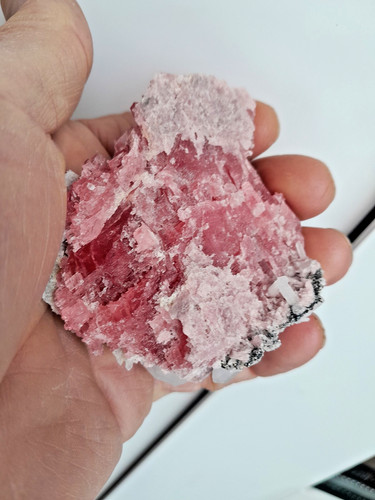 Rhodochrosit auf quarz - rhodochrosit,