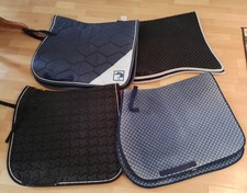 Vier Schabracke, Sattelunterlage, Warmblut