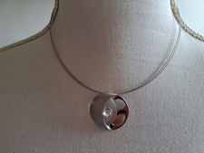 Silbernfarbene Kette mit rundem Anhänger Strassstein Halskette Länge 41 cm neu