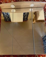 Neuer Spiegelschrank mit