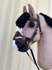 Dunkelbraun zaumzeug aus