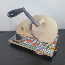 Jupiter Brotschneidemaschine manuell vintage Handkurbel bunt