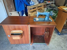 Ideal Nähmaschine mit Schrank