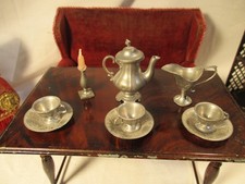 antikes Zinnservice für die