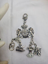 Rockstecker Schürzenstecker Charivari mit Wappen-Charm + großem Karabiner