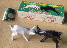 kämpfende Ziegenböckchen