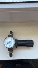DRUCKMINDERER MIT MANOMETER