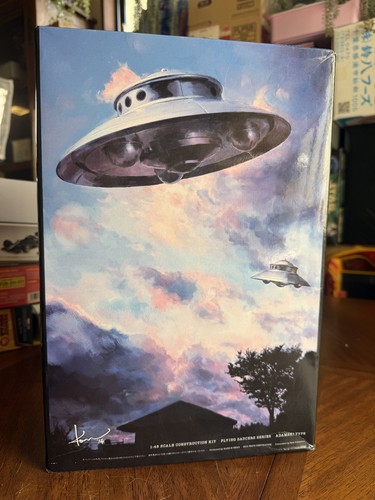 Wave ufo flying saucer - 1/48,