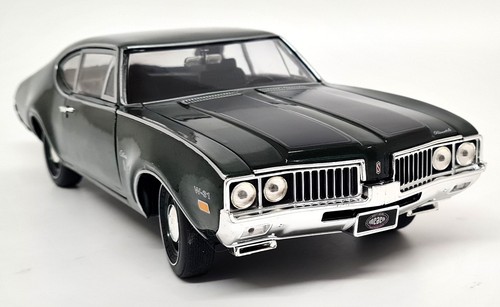 Autoworld oldsmobile - 1/18,