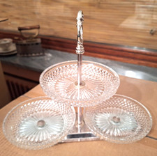 Etagere aus schönem Glas mit