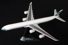 Herpa Airbus A340-600 Cathay Pacific B-HQB  1:500 mit beschriftetem Ständer 2008