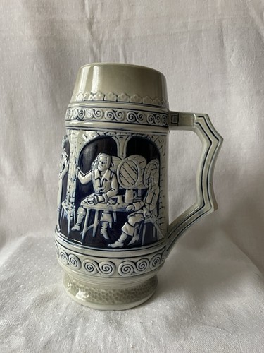 Bierkrug oft mit bezug auf - mit,