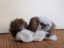 alte Tierfigur Pekinese Hund weiß braun, für Puppenstube Pappemache mit Fell