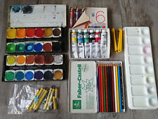 Malzubehör: Malkasten, Temperafarben, Buntstifte,Wachsstifte usw.